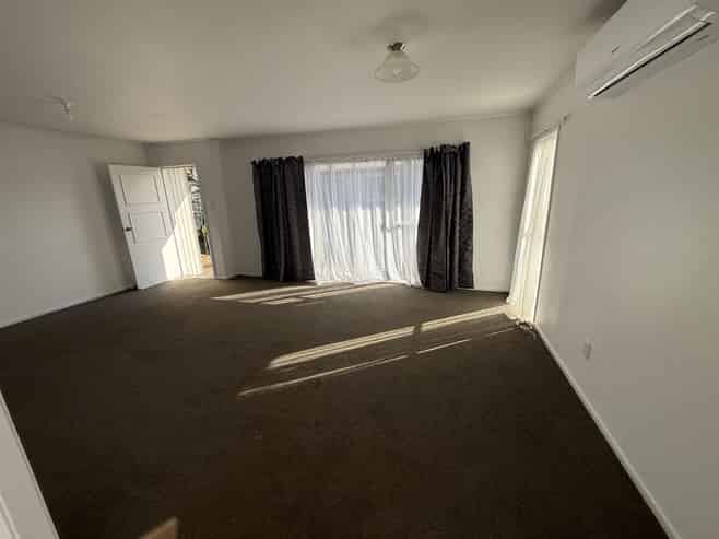 426 Roscommon Road, Clendon Park