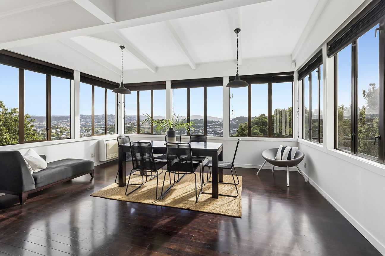 Sun, Space & Spectacular Views - BEO $1,550,000 - Mehr