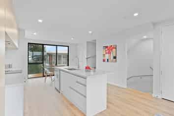 2/30 Woodford Avenue, Henderson