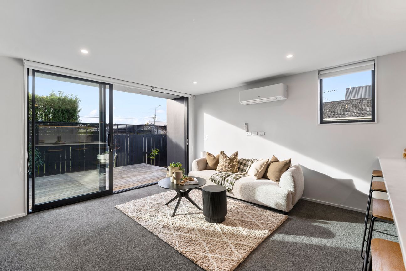 Sunny, Stylish & Seriously For Sale - Altro