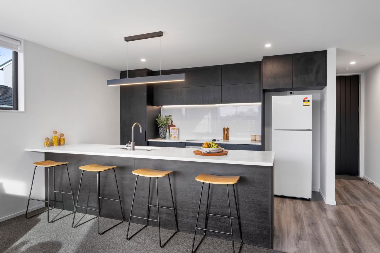 Sunny, Stylish & Seriously For Sale - Vista 3