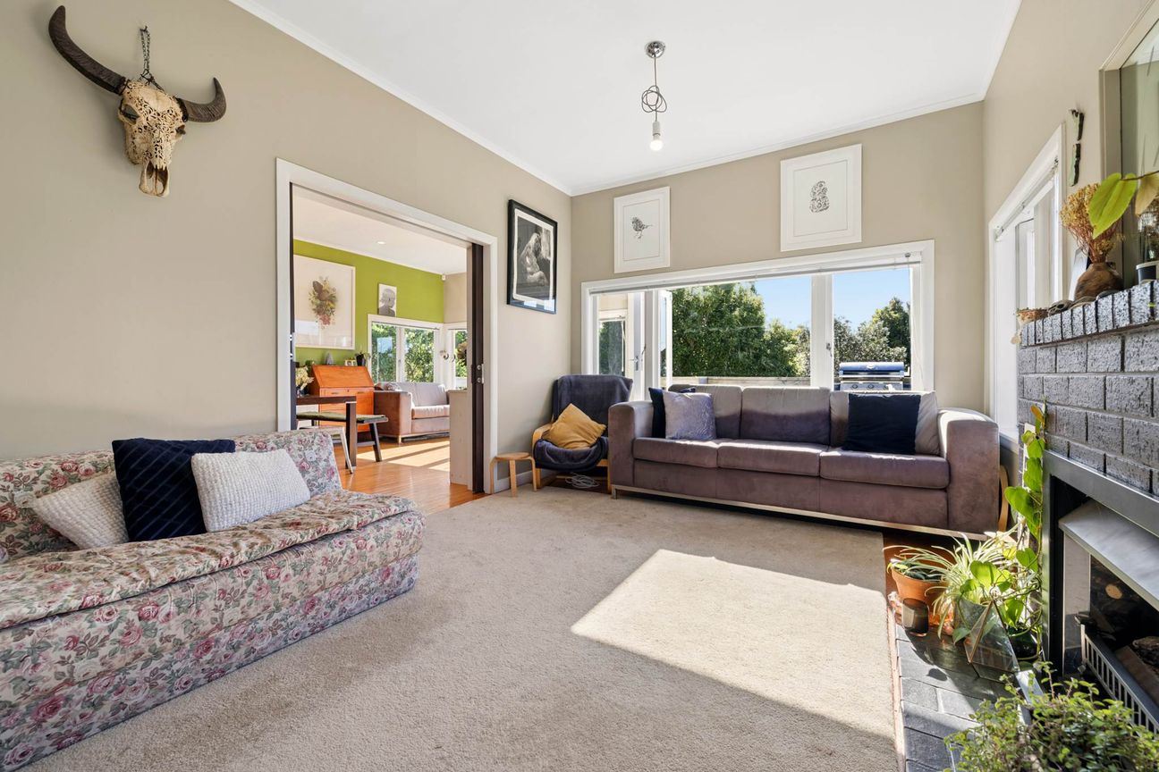 Discover a Classic 1950s Grey Lynn Bungalow - Widok 2