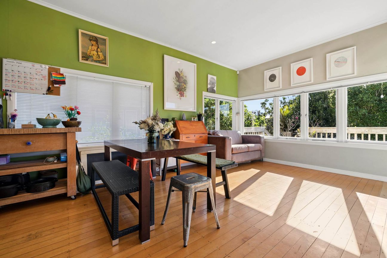 Discover a Classic 1950s Grey Lynn Bungalow - Widok 6