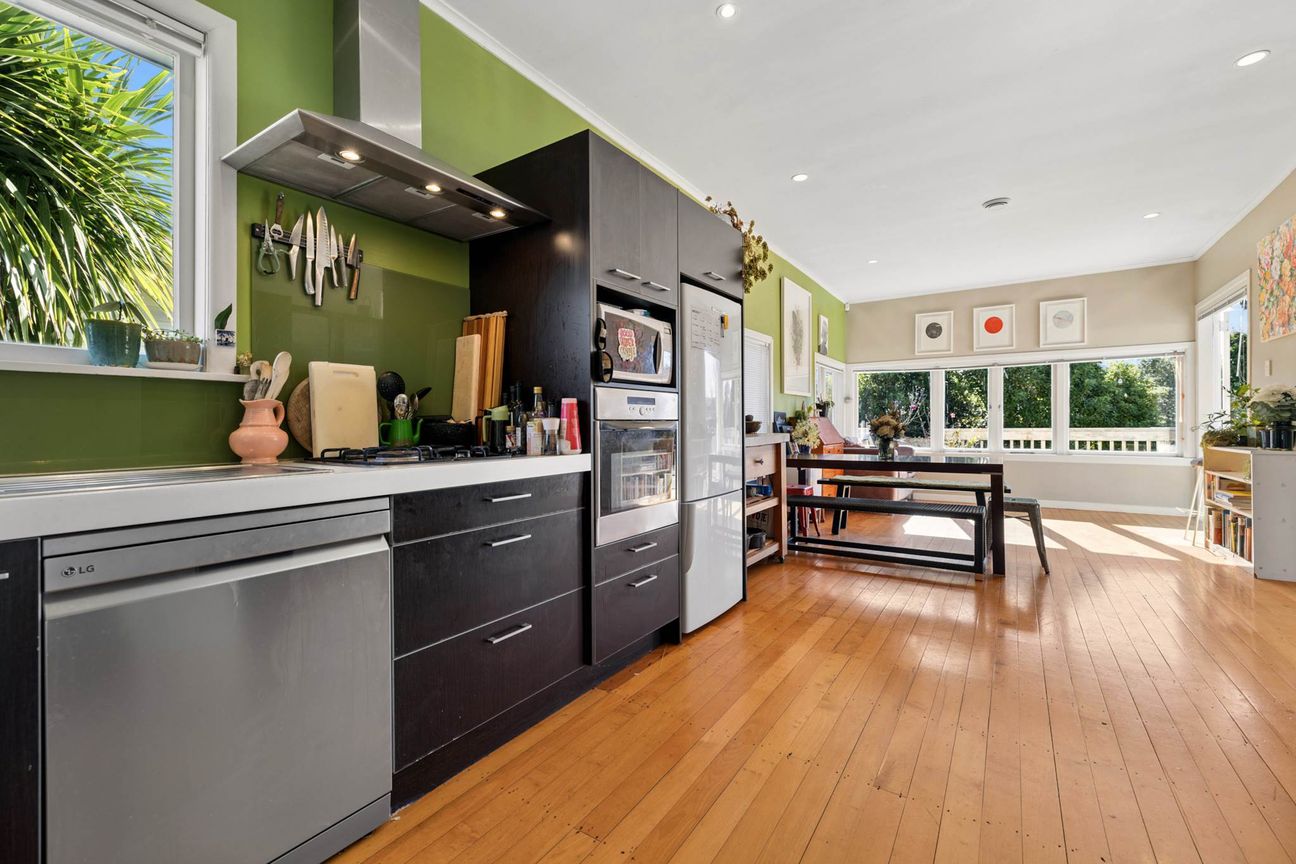 Discover a Classic 1950s Grey Lynn Bungalow - Więcej