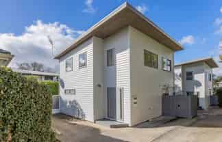 50A Waddell Avenue, Point England