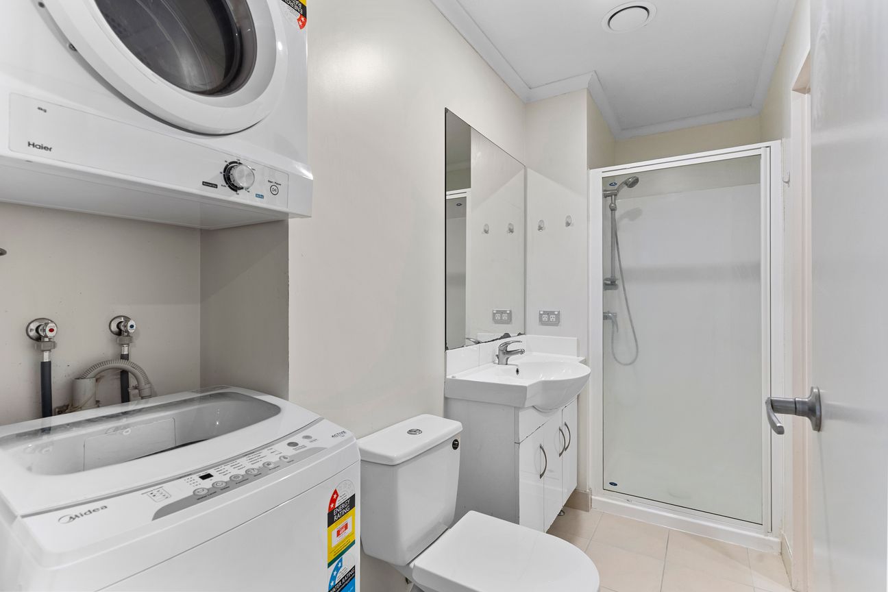 Renovated Apartment with Carpark | Unbeatable Location - Mehr