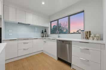 72B Sycamore Drive, Sunnynook