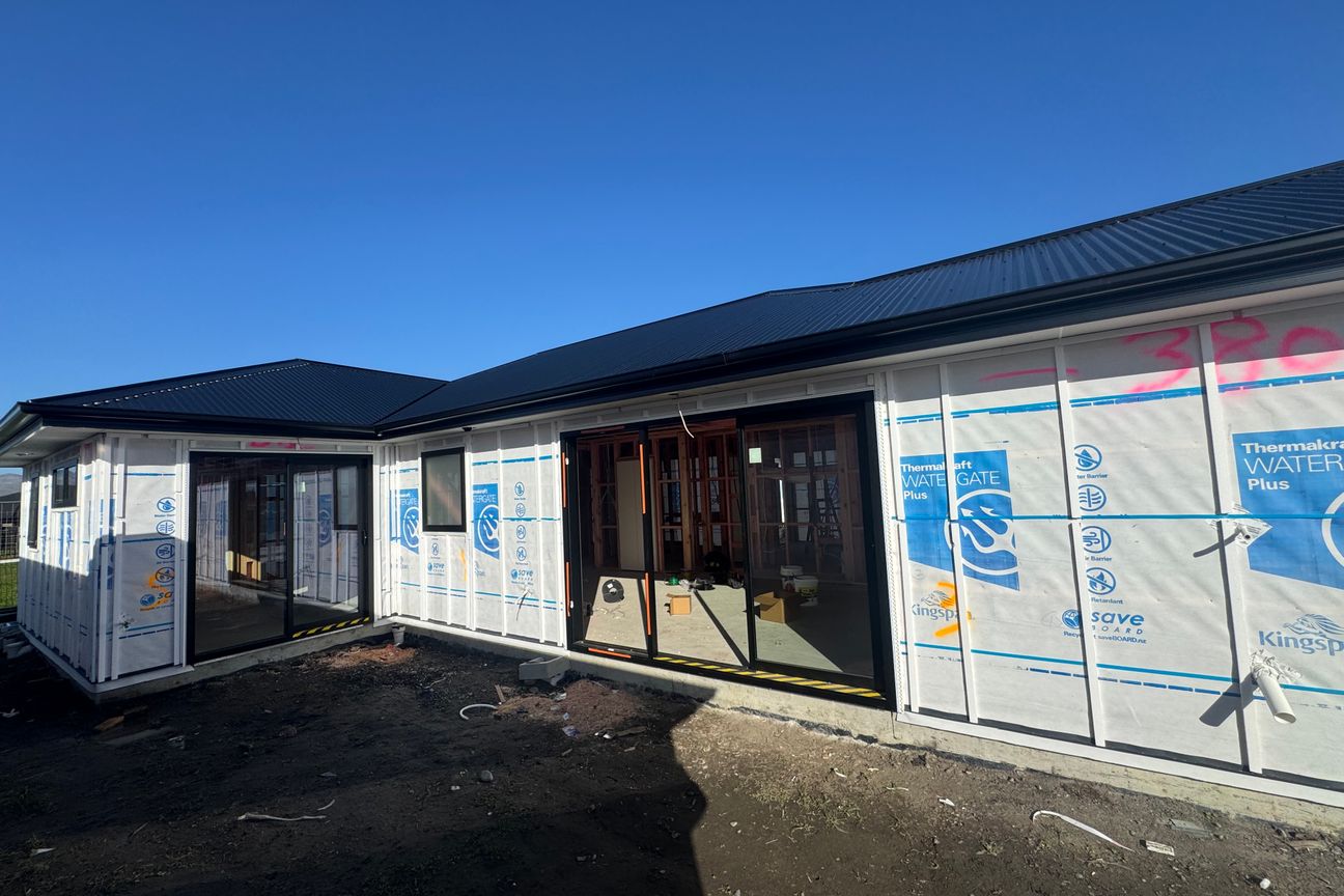 Brand New 3 Bed Act FAST – pohled 3