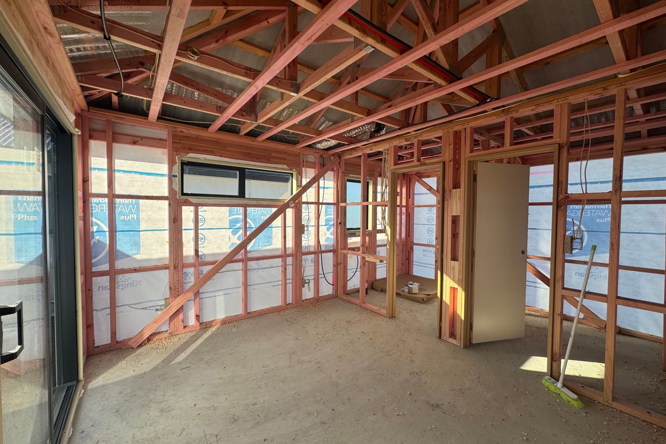 Brand New 3 Bed Act FAST – další