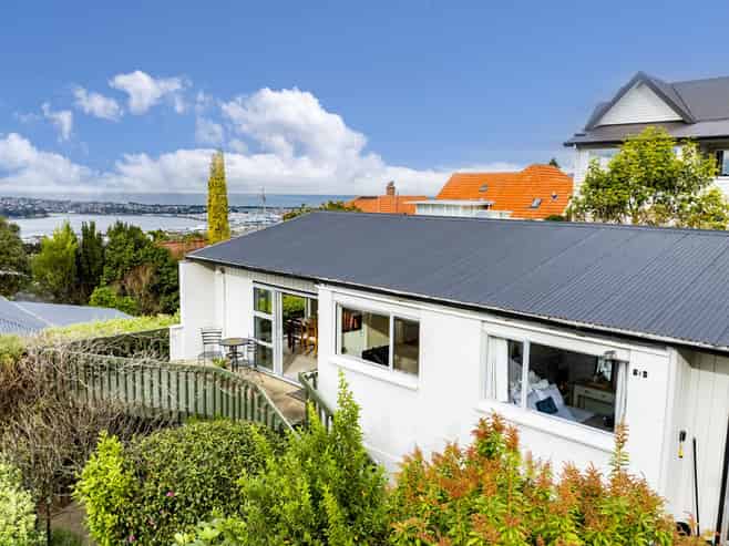 18C Garfield Avenue, Roslyn