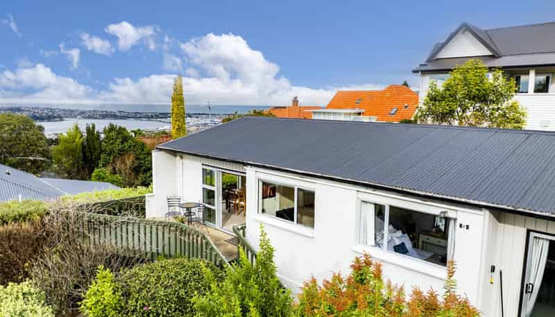 18C Garfield Avenue, Roslyn