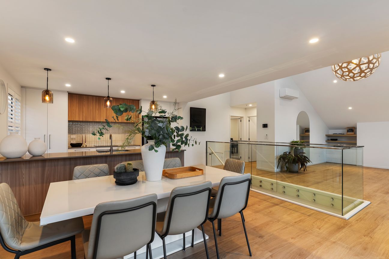 Boutique Architectural Residence with Water Views – pohled 5