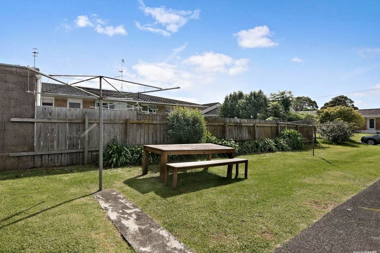 Sunny Brick & Tile Unit in Mt Wellington - Bild 2