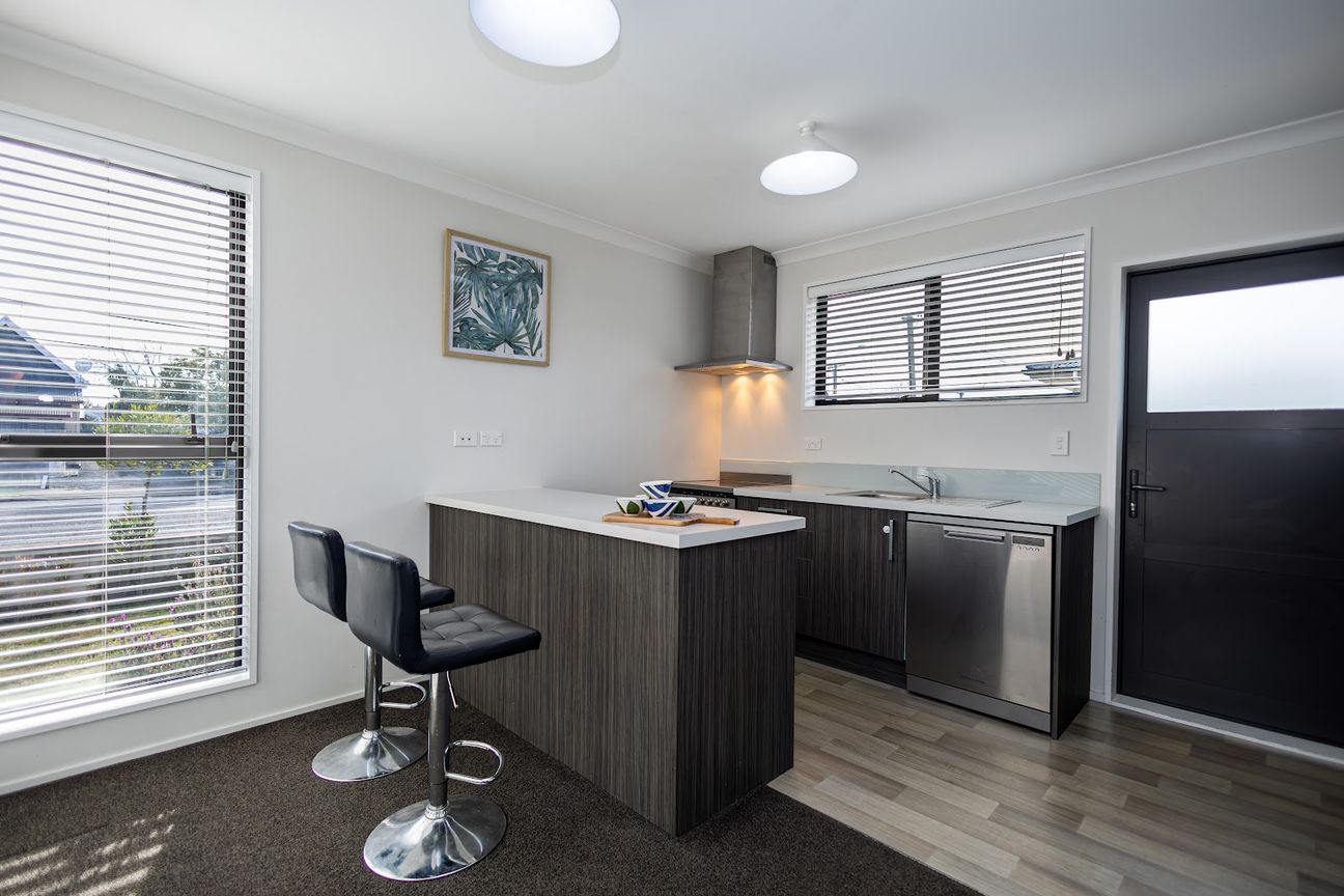 Sun-Filled Living in a Superb Location - Widok 4