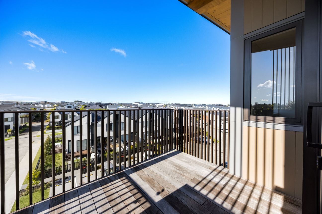 Top-Floor Living, All-Day Sun! - Vista 3