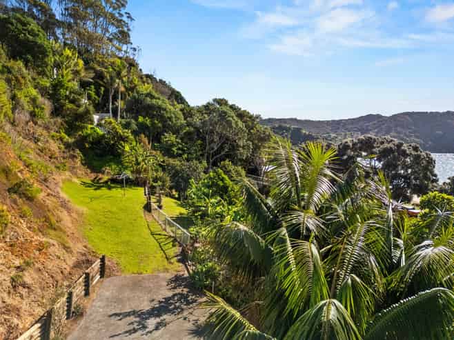 115 Long Beach Road, Russell