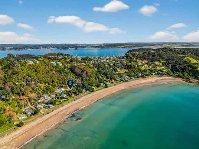 115 Long Beach Road, Russell