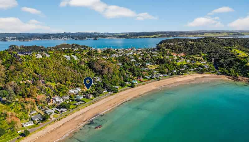 115 Long Beach Road, Russell
