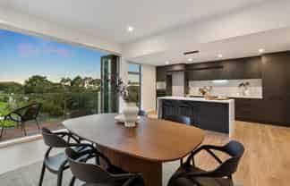 8A Huka Road, Birkenhead