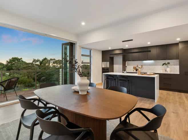 8A Huka Road, Birkenhead