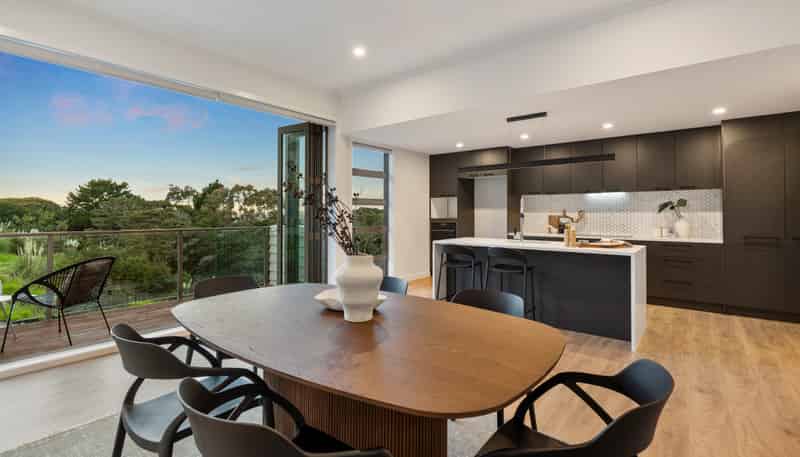 8A Huka Road, Birkenhead