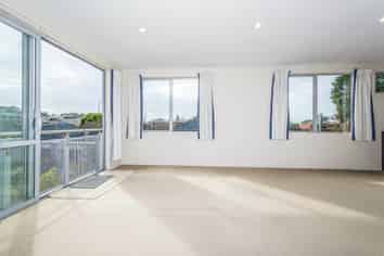F5/27 Inverness Road, Browns Bay