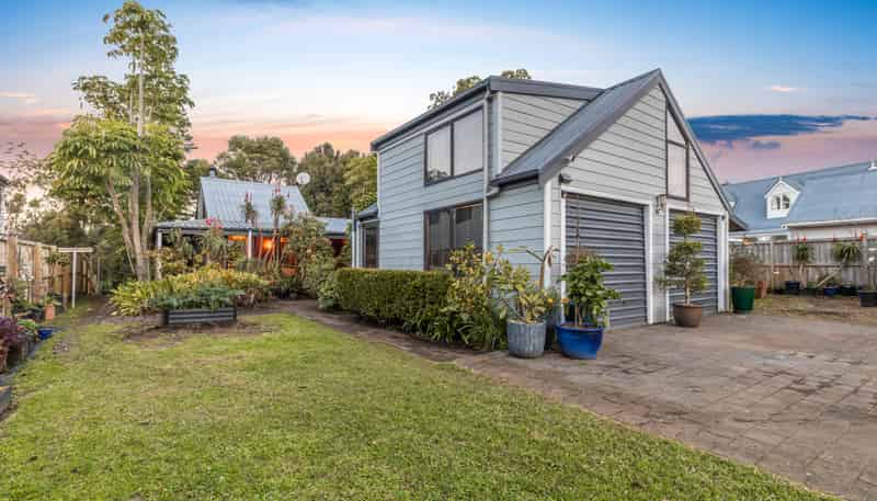 51 Coldham Crescent, Saint Johns