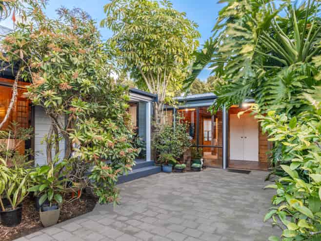 51 Coldham Crescent, Saint Johns