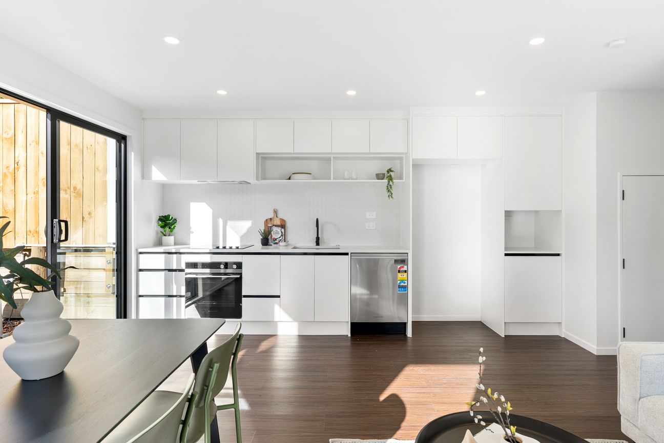 PREMIUM FREEHOLD HOMES - MOVE IN NOW! - Vista 5