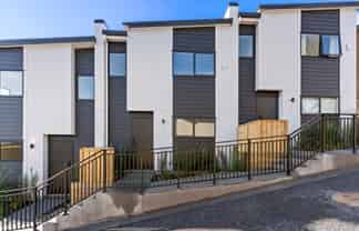 2/6 Embassy Place, Glenfield