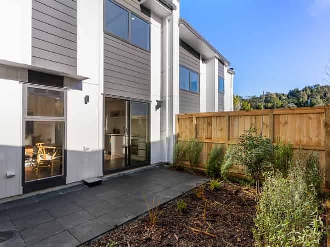 2/6 Embassy Place, Glenfield
