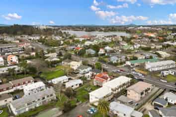 83 Lake Road, Frankton