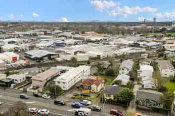 83 Lake Road, Frankton