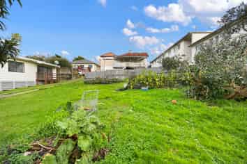 83 Lake Road, Frankton