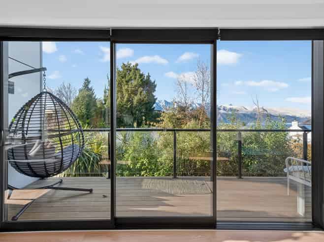 5C Aspen Grove, Fernhill/Sunshine Bay