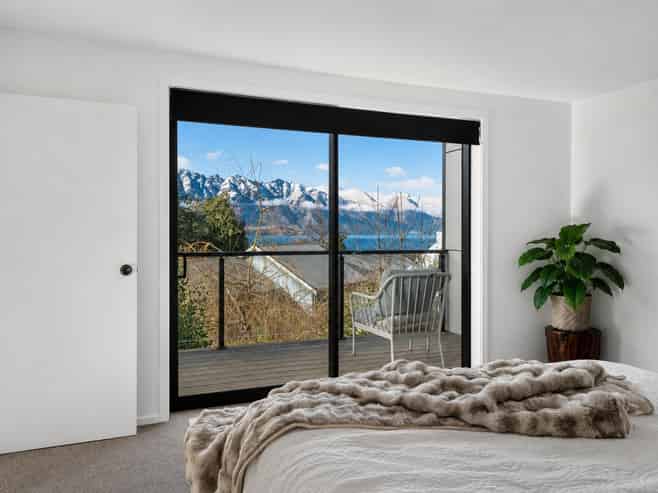 5C Aspen Grove, Fernhill/Sunshine Bay