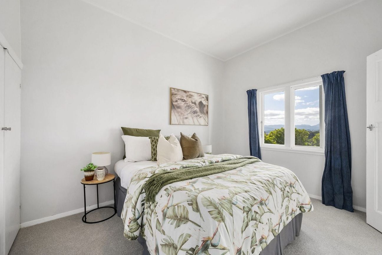 One Bedroom Character Home with Spectacular Views - Ansicht 3