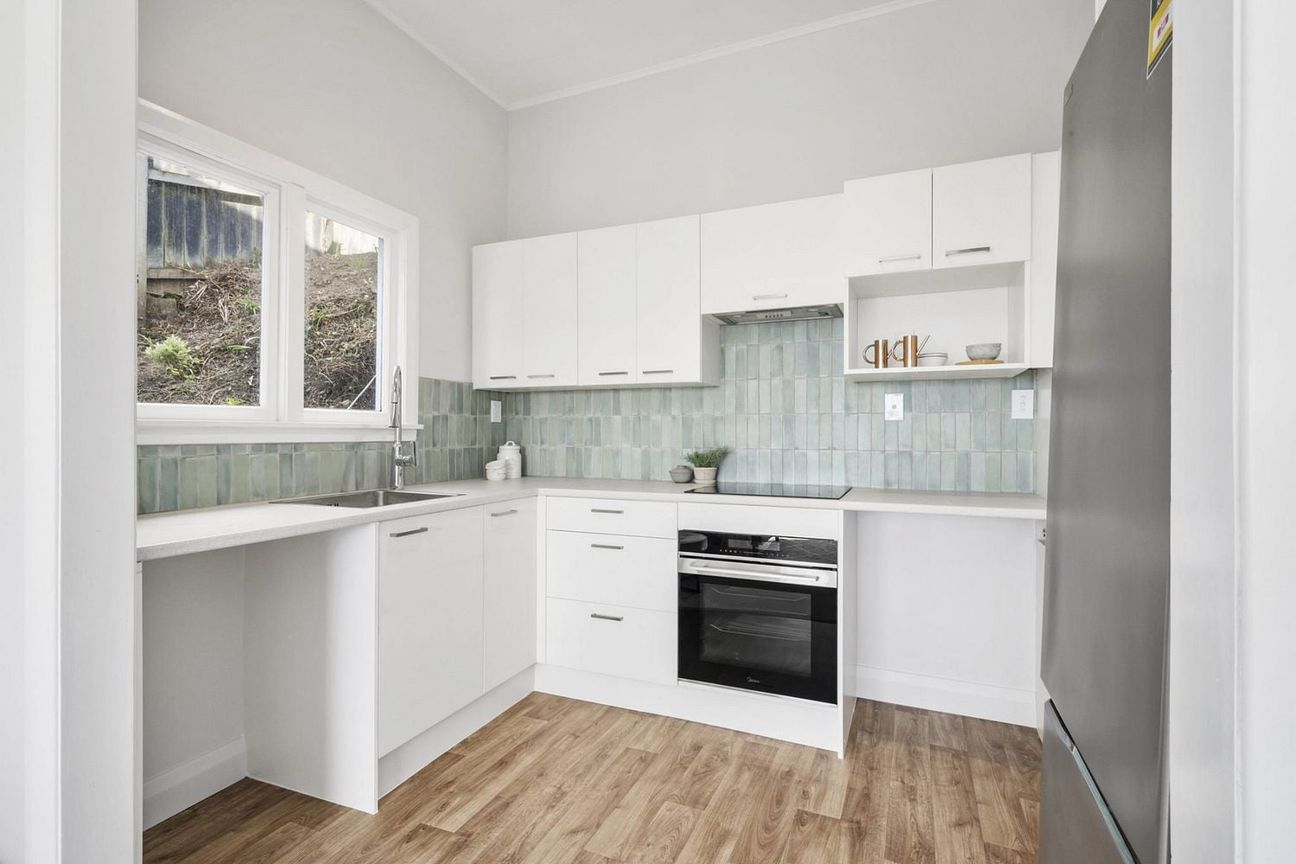One Bedroom Character Home with Spectacular Views - Ansicht 2