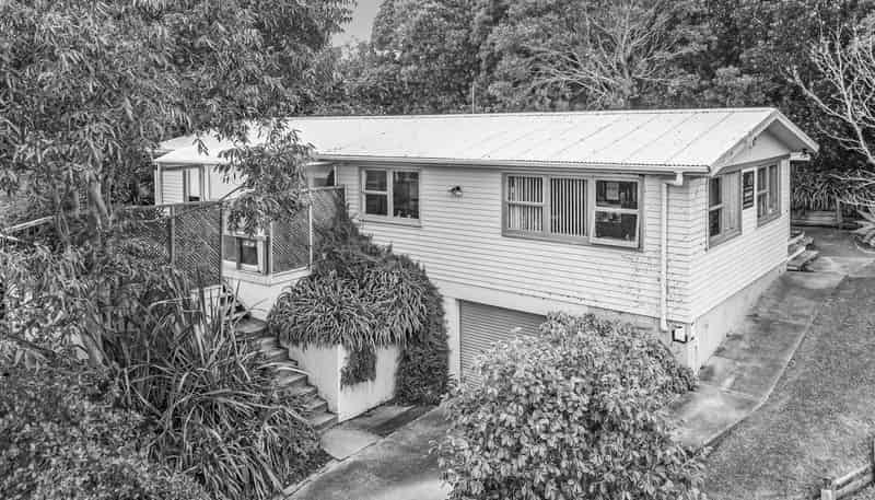 32 Waiora Road, Stanmore Bay