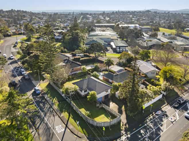 92 Stottholm Road, Titirangi