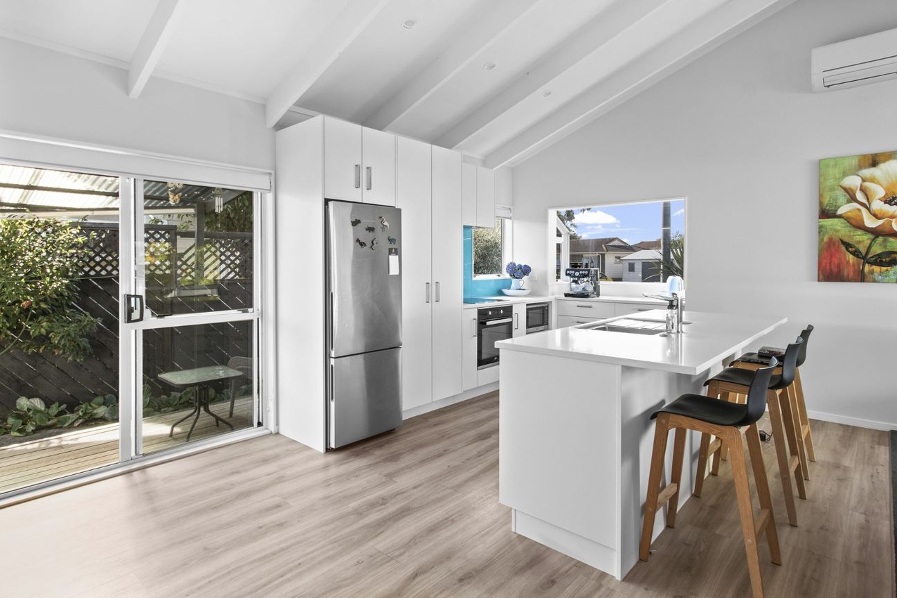 Immaculately presented three bedroom home on corner section - Ansicht 5