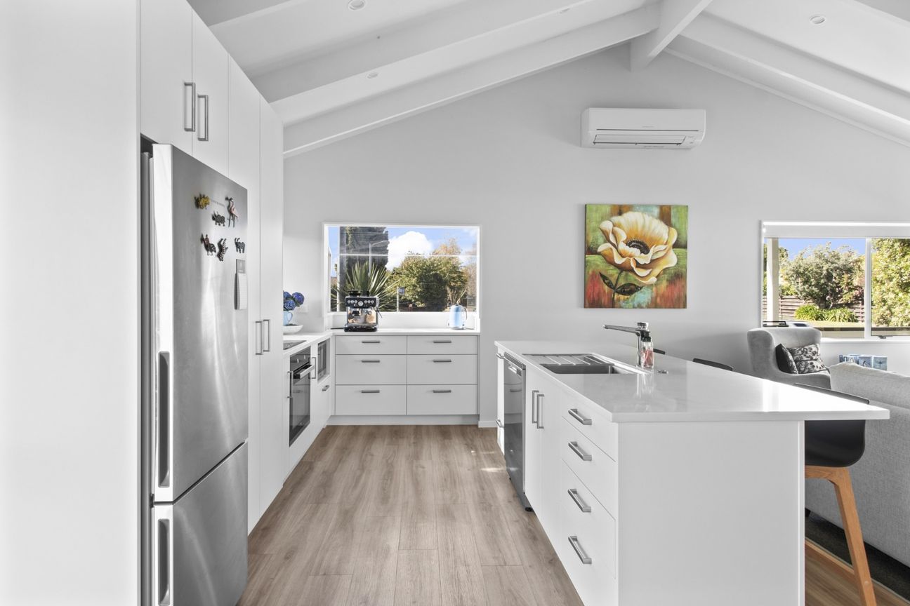 Immaculately presented three bedroom home on corner section - Ansicht 6