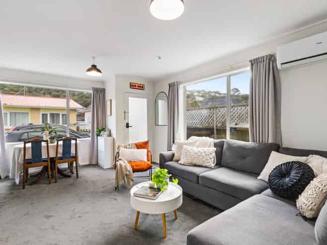 9/171 Queens Drive, Lyall Bay