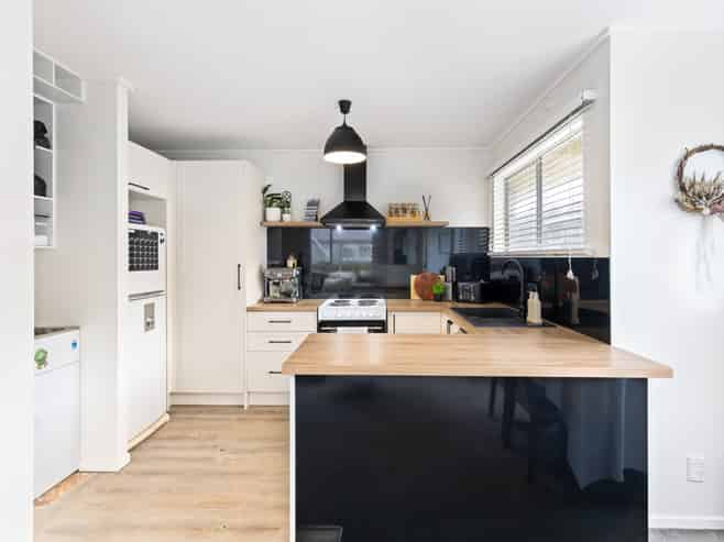 9/171 Queens Drive, Lyall Bay