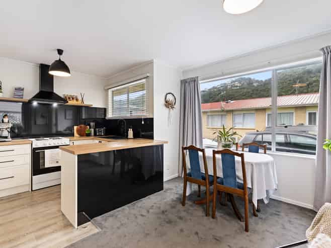 9/171 Queens Drive, Lyall Bay