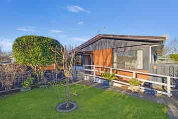 24 Usherwood Crescent, Akina
