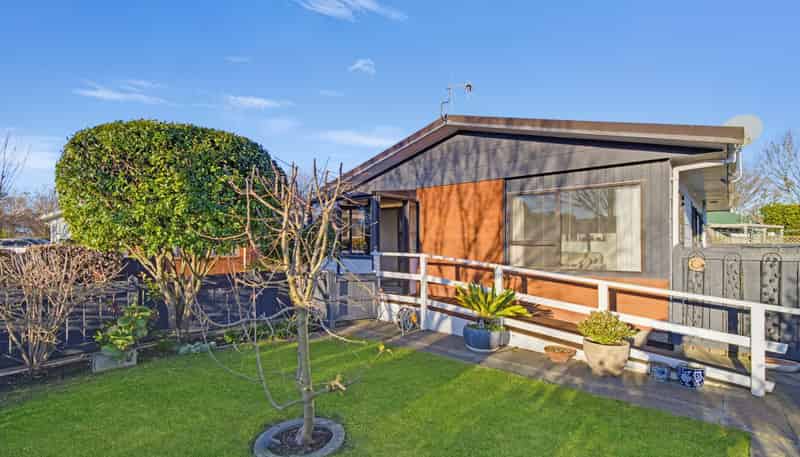 24 Usherwood Crescent, Akina
