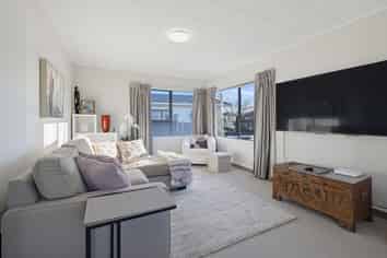 24 Usherwood Crescent, Akina