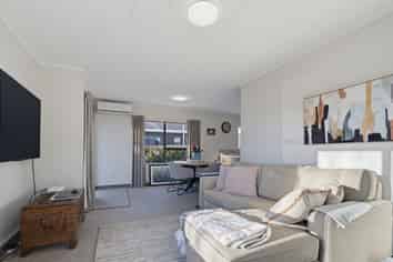 24 Usherwood Crescent, Akina