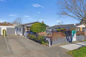 24 Usherwood Crescent, Akina